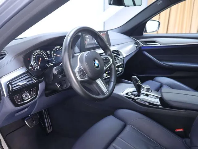BMW 5 Series 2018 525i M Sports suit interior photo 12 BMW 5 Series 2018 525i M Sports suit interior photo 12