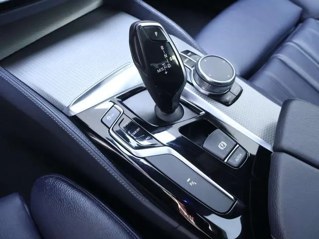 BMW 5 Series 2018 525i M Sports suit interior photo 13 BMW 5 Series 2018 525i M Sports suit interior photo 13