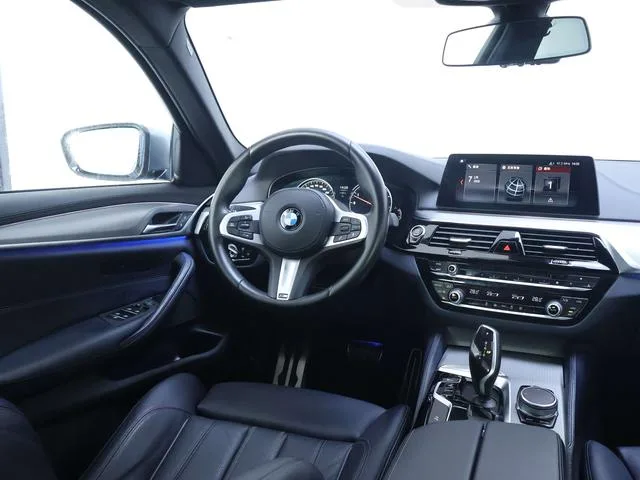 BMW 5 Series 2018 525i M Sports suit interior photo 15 BMW 5 Series 2018 525i M Sports suit interior photo 15