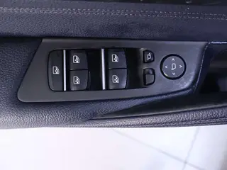 BMW 5 Series 2018 525i M Sports suit interior photo 18 BMW 5 Series 2018 525i M Sports suit interior photo 18
