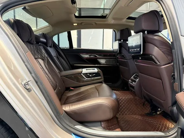 BMW 7 Series 2019 730Li M Conjunto deportivo interior foto 6 BMW 7 Series 2019 730Li M Conjunto deportivo interior foto 6