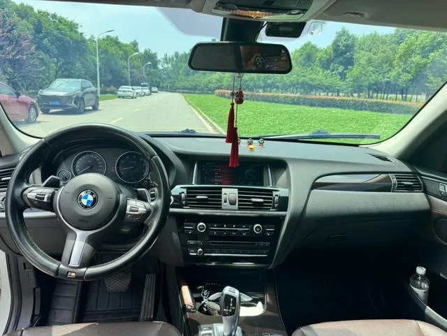 BMW X3 2016 xDrive20i M Sporty interior photo 8 BMW X3 2016 xDrive20i M Sporty interior photo 8