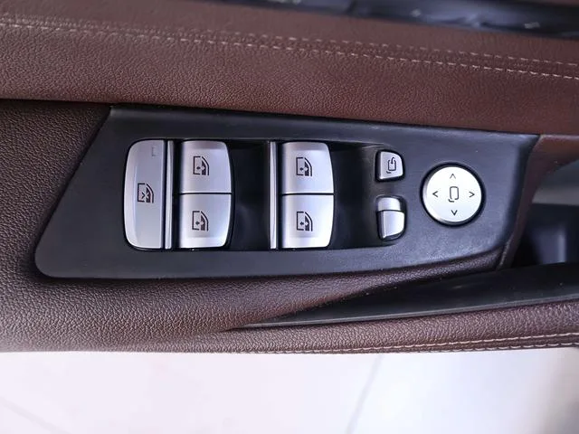 BMW 5 Series 2021 530Li Leading Type Luxury Set interior photo 17 BMW 5 Series 2021 530Li Leading Type Luxury Set interior photo 17