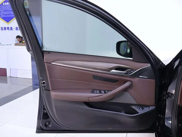 BMW 5 Series 2021 530Li Leading Type Luxury Set interior photo 20 BMW 5 Series 2021 530Li Leading Type Luxury Set interior photo 20