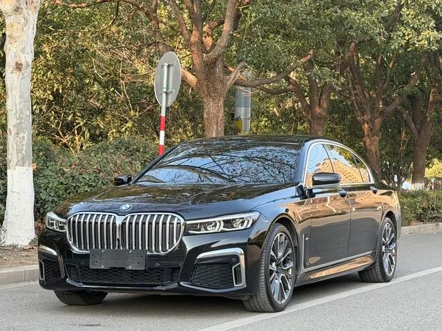BMW 7 Series 2019 Модификация 740Li Лидирующий M Спортивный костюм экстерьер фото 1 BMW 7 Series 2019 Модификация 740Li Лидирующий M Спортивный костюм экстерьер фото 1