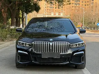 BMW 7 Series 2019 Модификация 740Li Лидирующий M Спортивный костюм экстерьер фото 2 BMW 7 Series 2019 Модификация 740Li Лидирующий M Спортивный костюм экстерьер фото 2