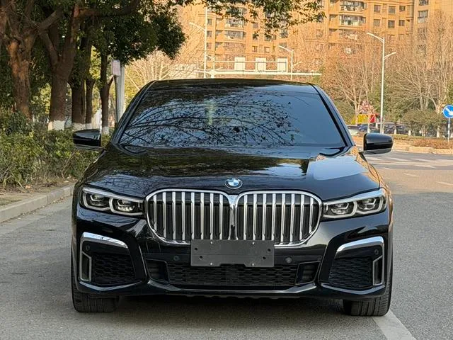 BMW 7 Series 2019 Модификация 740Li Лидирующий M Спортивный костюм экстерьер фото 2 BMW 7 Series 2019 Модификация 740Li Лидирующий M Спортивный костюм экстерьер фото 2