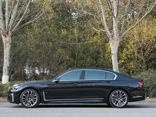 BMW 7 Series 2019 Модификация 740Li Лидирующий M Спортивный костюм экстерьер фото 3 BMW 7 Series 2019 Модификация 740Li Лидирующий M Спортивный костюм экстерьер фото 3