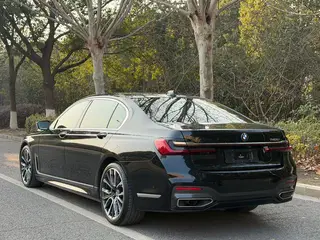 BMW 7 Series 2019 Модификация 740Li Лидирующий M Спортивный костюм экстерьер фото 4 BMW 7 Series 2019 Модификация 740Li Лидирующий M Спортивный костюм экстерьер фото 4