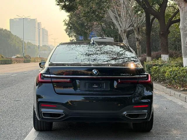 BMW 7 Series 2019 Модификация 740Li Лидирующий M Спортивный костюм экстерьер фото 5 BMW 7 Series 2019 Модификация 740Li Лидирующий M Спортивный костюм экстерьер фото 5