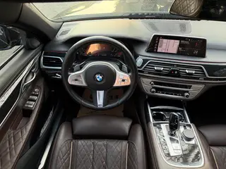 BMW 7 Series 2019 Модификация 740Li Лидирующий M Спортивный костюм экстерьер фото 8 BMW 7 Series 2019 Модификация 740Li Лидирующий M Спортивный костюм экстерьер фото 8