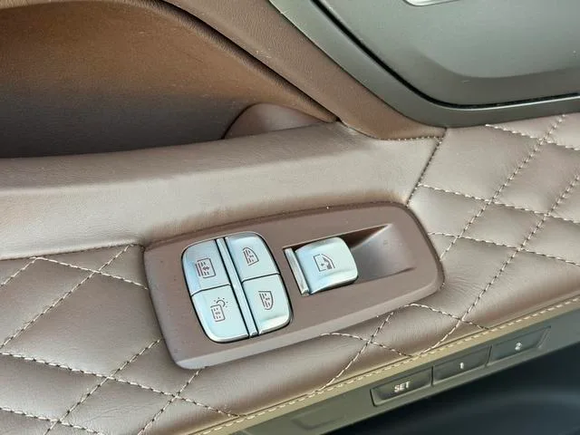 BMW 7 Series 2019 Модификация 740Li Лидирующий M Спортивный костюм интерьер фото 12 BMW 7 Series 2019 Модификация 740Li Лидирующий M Спортивный костюм интерьер фото 12