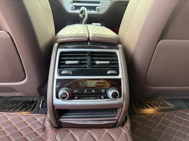 BMW 7 Series 2019 Модификация 740Li Лидирующий M Спортивный костюм интерьер фото 13 BMW 7 Series 2019 Модификация 740Li Лидирующий M Спортивный костюм интерьер фото 13