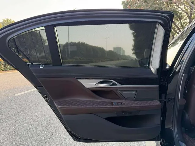 BMW 7 Series 2019 Модификация 740Li Лидирующий M Спортивный костюм интерьер фото 14 BMW 7 Series 2019 Модификация 740Li Лидирующий M Спортивный костюм интерьер фото 14