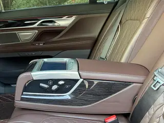 BMW 7 Series 2019 Модификация 740Li Лидирующий M Спортивный костюм интерьер фото 17 BMW 7 Series 2019 Модификация 740Li Лидирующий M Спортивный костюм интерьер фото 17