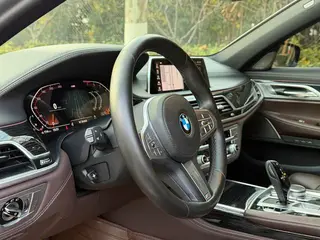 BMW 7 Series 2019 Модификация 740Li Лидирующий M Спортивный костюм интерьер фото 20 BMW 7 Series 2019 Модификация 740Li Лидирующий M Спортивный костюм интерьер фото 20