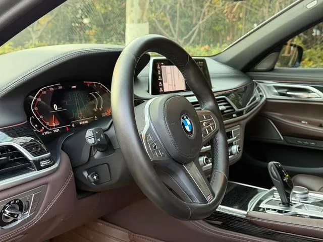 BMW 7 Series 2019 Модификация 740Li Лидирующий M Спортивный костюм интерьер фото 20 BMW 7 Series 2019 Модификация 740Li Лидирующий M Спортивный костюм интерьер фото 20