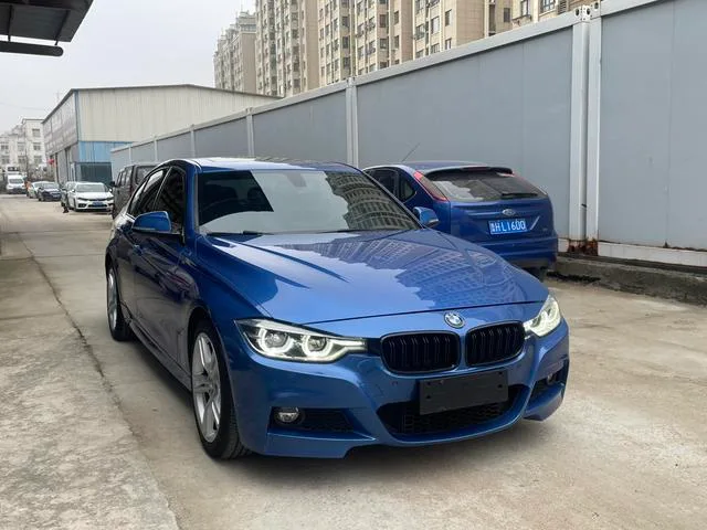 BMW 3 Series 2018 320i M Ensemble de sport extérieur photo 3 BMW 3 Series 2018 320i M Ensemble de sport extérieur photo 3