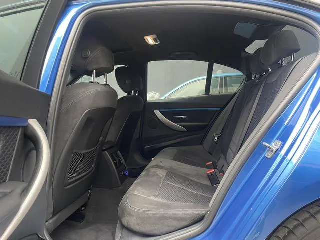 BMW 3 Series 2018 320i M Ensemble de sport intérieur photo 8 BMW 3 Series 2018 320i M Ensemble de sport intérieur photo 8