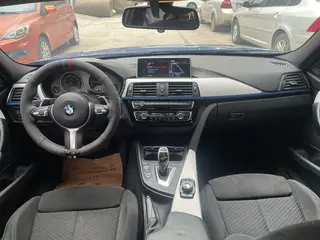 BMW 3 Series 2018 320i M Ensemble de sport intérieur photo 9 BMW 3 Series 2018 320i M Ensemble de sport intérieur photo 9