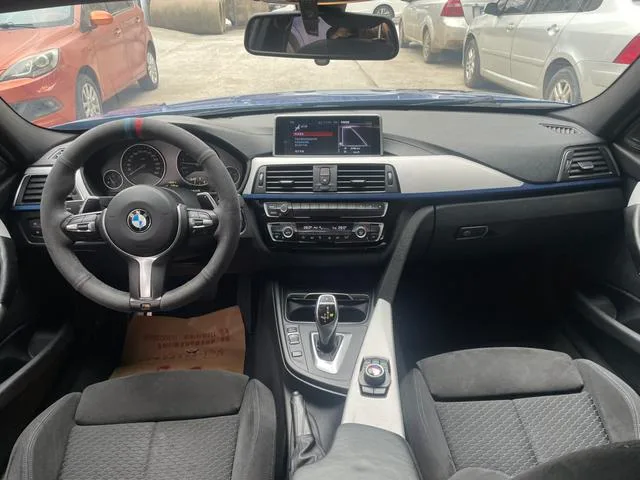 BMW 3 Series 2018 320i M Ensemble de sport intérieur photo 9 BMW 3 Series 2018 320i M Ensemble de sport intérieur photo 9