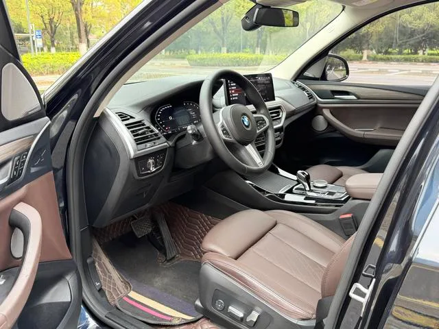 BMW X3 2022 xDrive30i Leading Type M Obsidian Night Suit interior photo 11 BMW X3 2022 xDrive30i Leading Type M Obsidian Night Suit interior photo 11