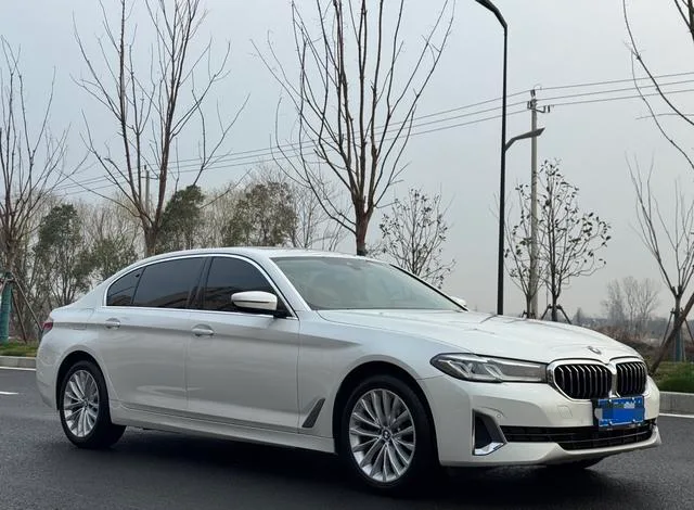 BMW 5 Series 2021 525Li Traje de lujo exterior foto 3 BMW 5 Series 2021 525Li Traje de lujo exterior foto 3