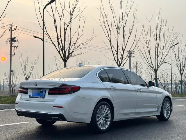 BMW 5 Series 2021 525Li Traje de lujo exterior foto 4 BMW 5 Series 2021 525Li Traje de lujo exterior foto 4