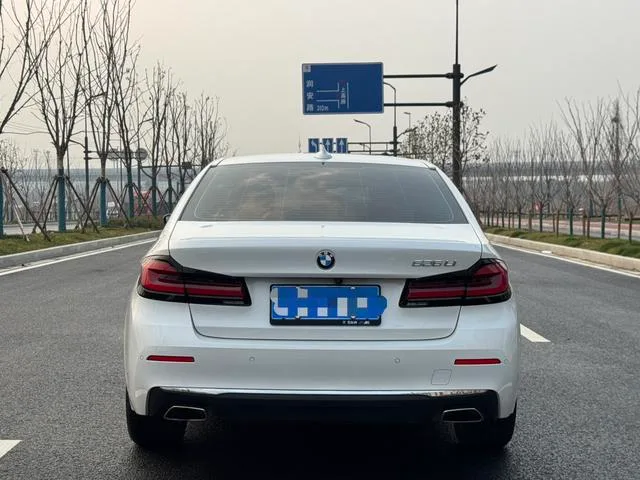 BMW 5 Series 2021 525Li Traje de lujo exterior foto 6 BMW 5 Series 2021 525Li Traje de lujo exterior foto 6