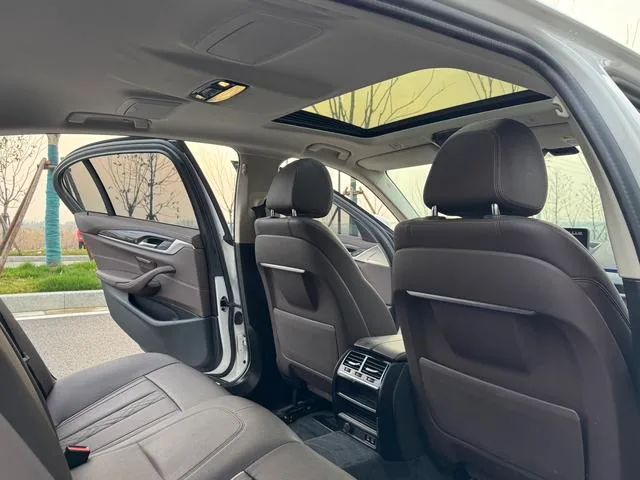 BMW 5 Series 2021 525Li Traje de lujo interior foto 16 BMW 5 Series 2021 525Li Traje de lujo interior foto 16