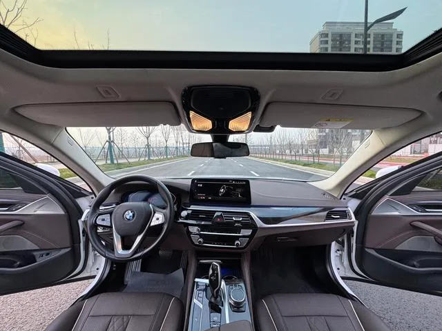 BMW 5 Series 2021 525Li Traje de lujo interior foto 17 BMW 5 Series 2021 525Li Traje de lujo interior foto 17