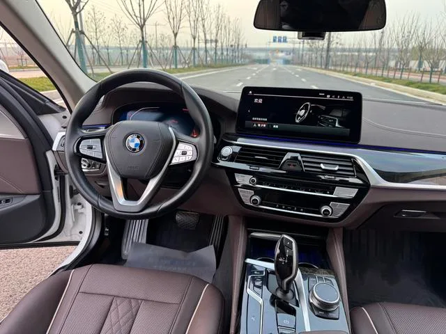 BMW 5 Series 2021 525Li Traje de lujo interior foto 18 BMW 5 Series 2021 525Li Traje de lujo interior foto 18