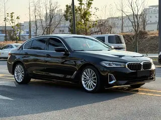 BMW 5 Series 2021 Reforma 530Li Tipo de lujo Traje de lujo exterior foto 3 BMW 5 Series 2021 Reforma 530Li Tipo de lujo Traje de lujo exterior foto 3