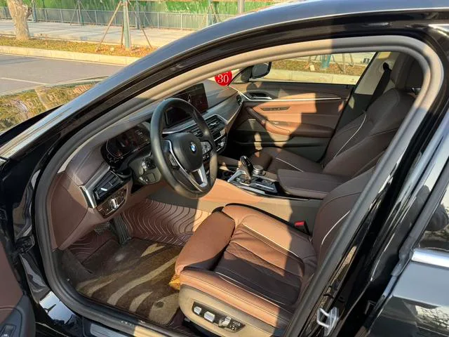 BMW 5 Series 2021 Reforma 530Li Tipo de lujo Traje de lujo exterior foto 4 BMW 5 Series 2021 Reforma 530Li Tipo de lujo Traje de lujo exterior foto 4