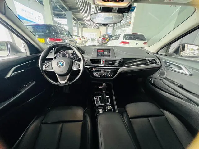 BMW 1 Series 2017 118i Sporty interior photo 11 BMW 1 Series 2017 118i Sporty interior photo 11