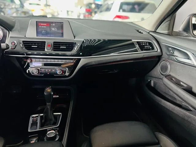 BMW 1 Series 2017 118i Sporty interior photo 13 BMW 1 Series 2017 118i Sporty interior photo 13