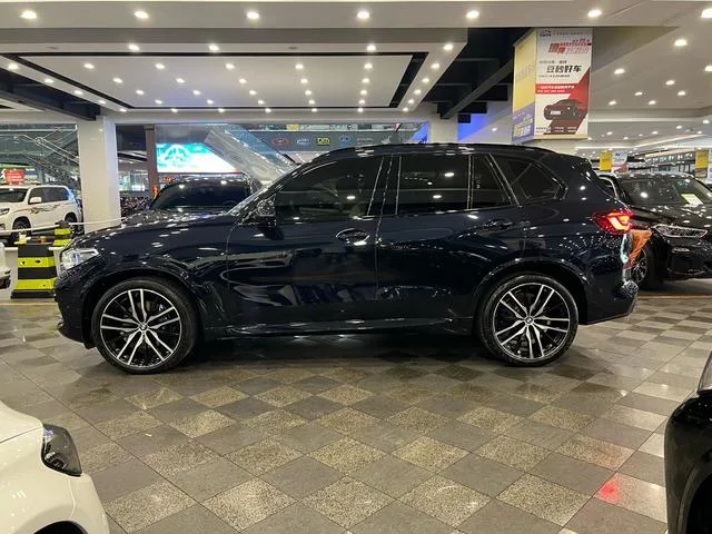 BMW X5 2020 xDrive40i Tipo de lujo M Conjunto deportivo interior foto 9 BMW X5 2020 xDrive40i Tipo de lujo M Conjunto deportivo interior foto 9