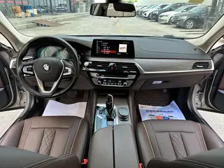 BMW 5 Series 2018 530Li Premium Class Luxury Set interior photo 11 BMW 5 Series 2018 530Li Premium Class Luxury Set interior photo 11