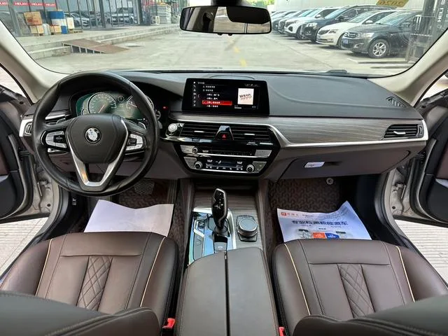 BMW 5 Series 2018 530Li Premium Class Luxury Set interior photo 11 BMW 5 Series 2018 530Li Premium Class Luxury Set interior photo 11