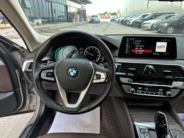 BMW 5 Series 2018 530Li Premium Class Luxury Set interior photo 12 BMW 5 Series 2018 530Li Premium Class Luxury Set interior photo 12