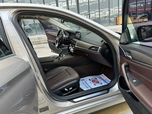 BMW 5 Series 2018 530Li Premium Class Luxury Set interior photo 18 BMW 5 Series 2018 530Li Premium Class Luxury Set interior photo 18