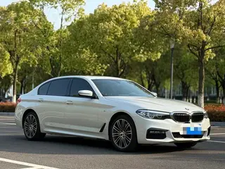 BMW 5 Series 2018 Restyling 530Li Leading Type M Sports suit exterior photo 3 BMW 5 Series 2018 Restyling 530Li Leading Type M Sports suit exterior photo 3