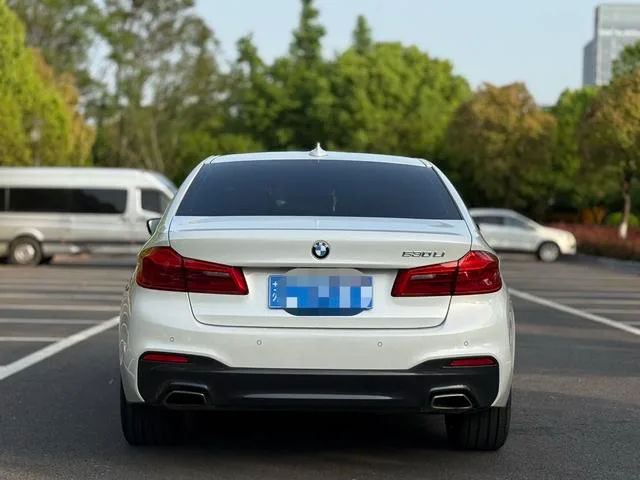 BMW 5 Series 2018 Restyling 530Li Leading Type M Sports suit exterior photo 6 BMW 5 Series 2018 Restyling 530Li Leading Type M Sports suit exterior photo 6
