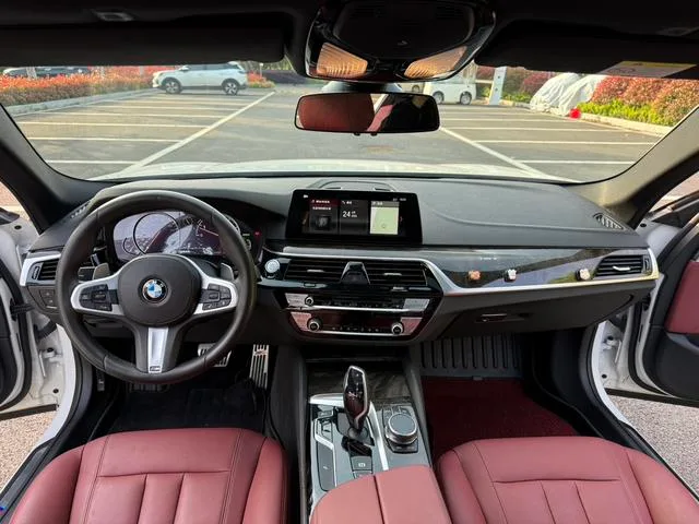 BMW 5 Series 2018 Restyling 530Li Leading Type M Sports suit interior photo 12 BMW 5 Series 2018 Restyling 530Li Leading Type M Sports suit interior photo 12