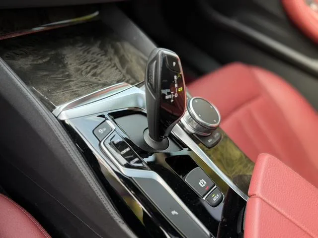 BMW 5 Series 2018 Restyling 530Li Leading Type M Sports suit interior photo 13 BMW 5 Series 2018 Restyling 530Li Leading Type M Sports suit interior photo 13
