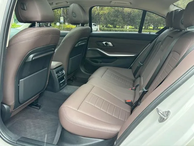 BMW 3 Series 2021 Segundo cambio 320Li M Conjunto deportivo interior foto 9 BMW 3 Series 2021 Segundo cambio 320Li M Conjunto deportivo interior foto 9