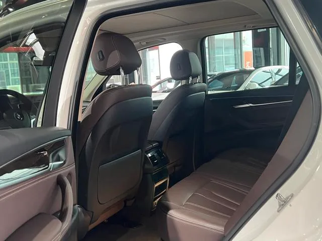 BMW X5 2018 xDrive35i Elegant style exterior photo 5 BMW X5 2018 xDrive35i Elegant style exterior photo 5