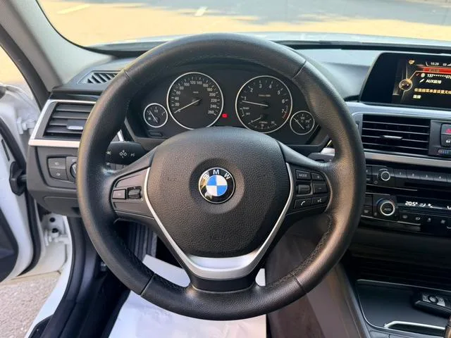 BMW 3 Series 2016 320Li Estilo de moda interior foto 15 BMW 3 Series 2016 320Li Estilo de moda interior foto 15