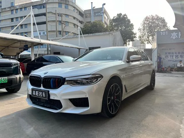 BMW 5 Series 2018 530Li xDrive M Conjunto deportivo exterior foto 1 BMW 5 Series 2018 530Li xDrive M Conjunto deportivo exterior foto 1