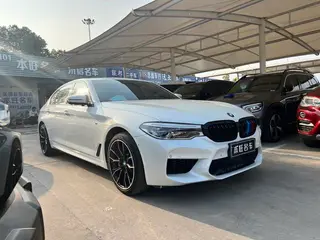 BMW 5 Series 2018 530Li xDrive M Conjunto deportivo exterior foto 3 BMW 5 Series 2018 530Li xDrive M Conjunto deportivo exterior foto 3